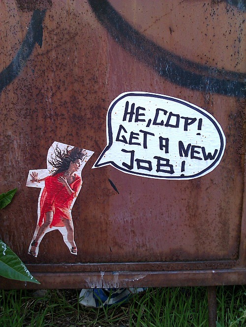 Streetart in Dresden-Friedrichstadt: He, Cop! Get a new job!